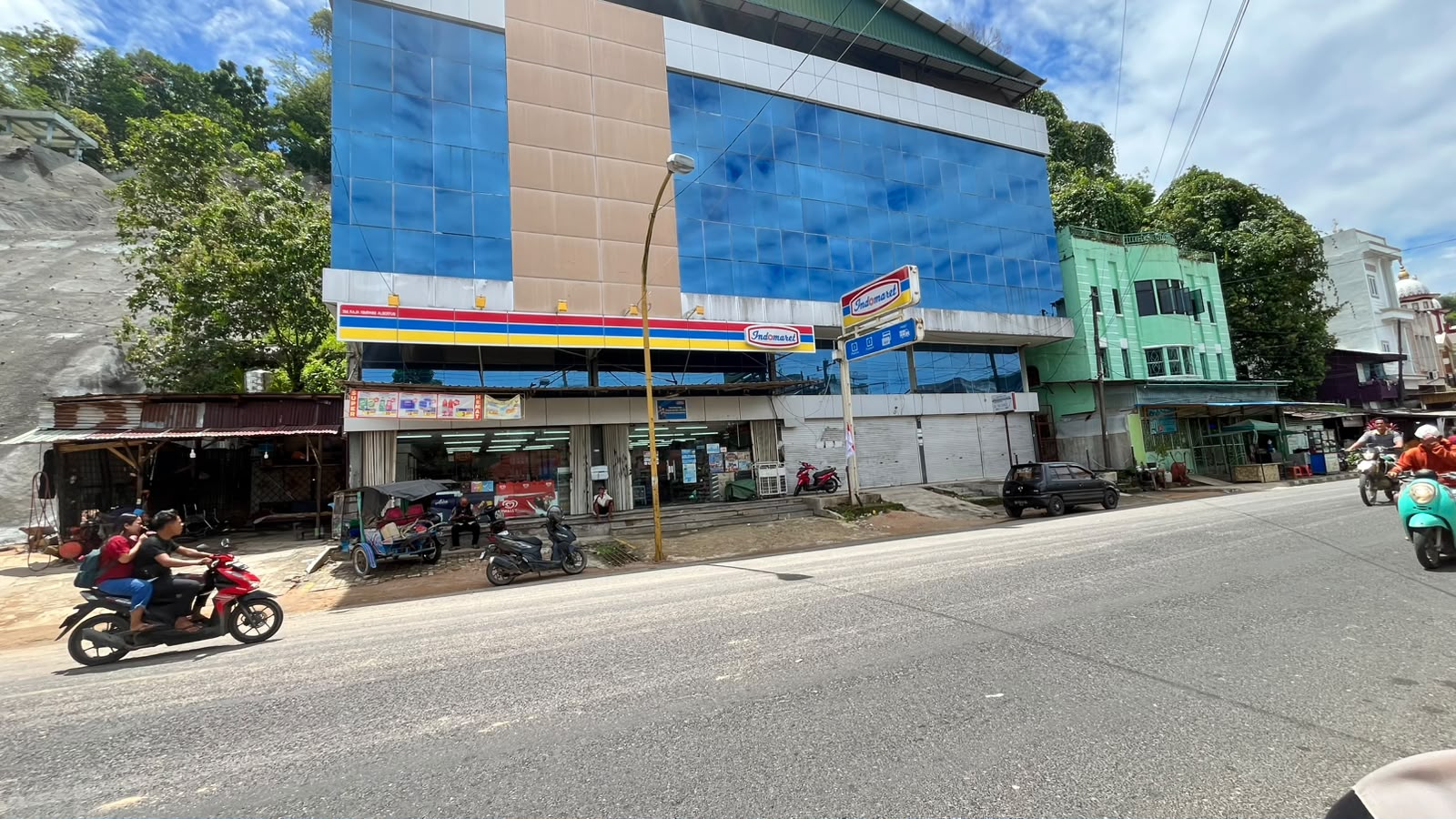 INDOMARET SM RAJA SIMPANG ALBERTUS